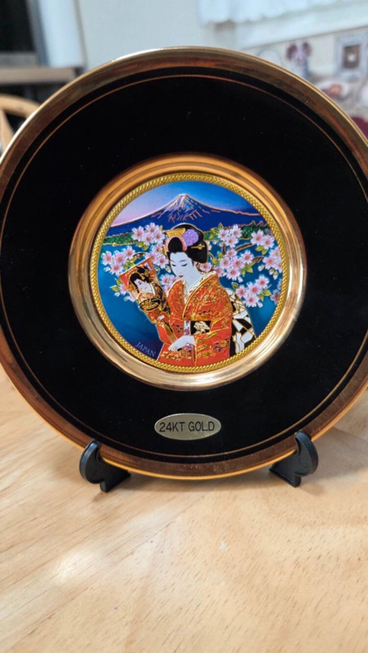 Vintage The Art of Chokin Geisha Mount Fuji 6" 24K Gold Plate Japan Box Stand